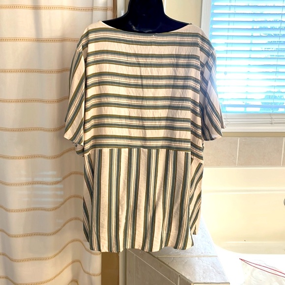 Suzanne Betro | NWOT GREEN & IVORY FRONT TIE FLUTTER SLEEVE TUNIC - Picture 5 of 6